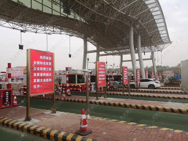 LED廣告機南昌昌北機場(chǎng) (4).jpg