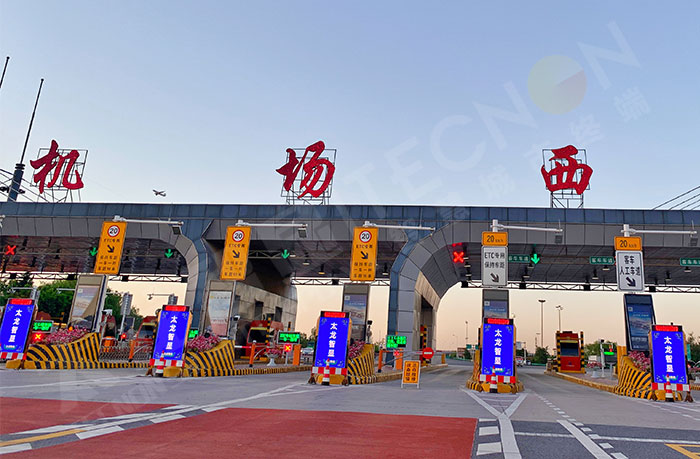 戶(hù)外LED廣告機,LED廣告機