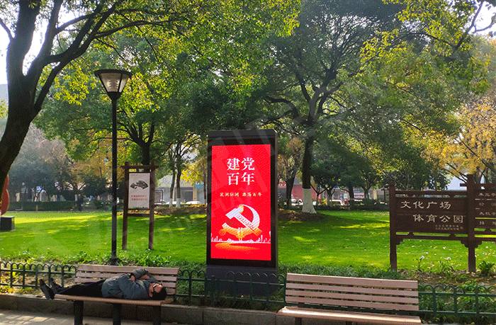 戶(hù)外LED廣告機,LED廣告機